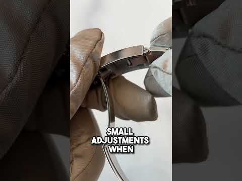 Did you know about Rolexes “Easy-Link” clasp adjustment for hot summer days? ☀️⌚️#dubai #rolex