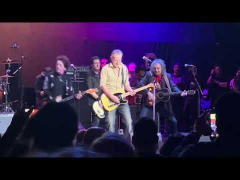 Willie Nile Band, Bruce Springsteen, James Maddock - One Guitar (Live)