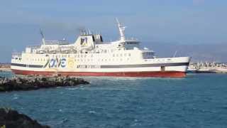 preview picture of video 'VITSENTZOS KORNAROS departure from Kissamos through rough seas. 30/3/2014.'