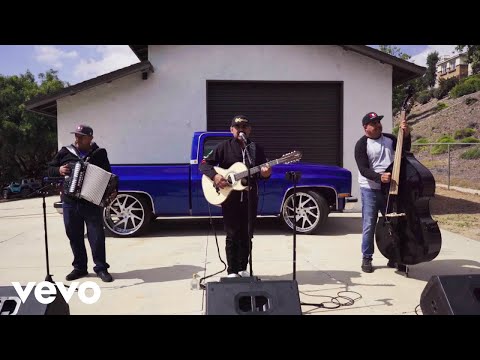 Chuy Urias y Su Division Norteña - El Centenario