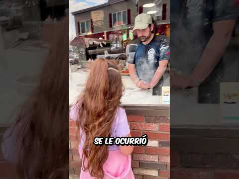 Este TRABAJADOR se ganó el CORAZÓN de TODO el MUNDO gracias a su BONITO gesto con la CHICA