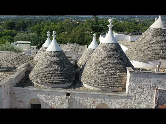 Esclusivo complesso di trulli con piscina e giardino in vendita Fasano