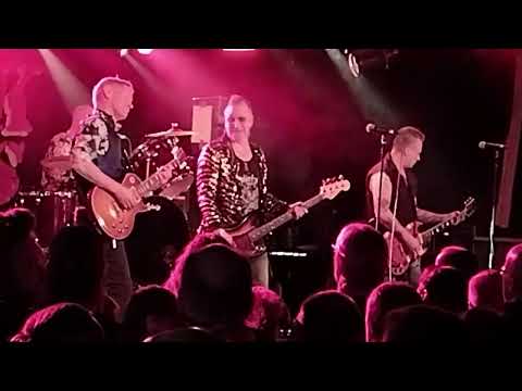 Black Devils feat. Ile Kallio & Janne Louhivuori (Hurriganes Show) Lutakko 28.11.2025