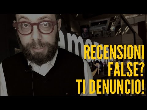 Una bambina di tre membri Aroma eccita una donna