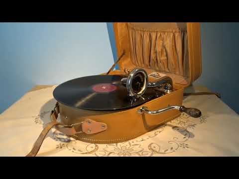 Arthur Fiedler conducting the Boston Pops Orchestra – Song fest, medley 1943