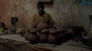 preview picture of video 'Tour of a Moroccan pottery factory near Safi'