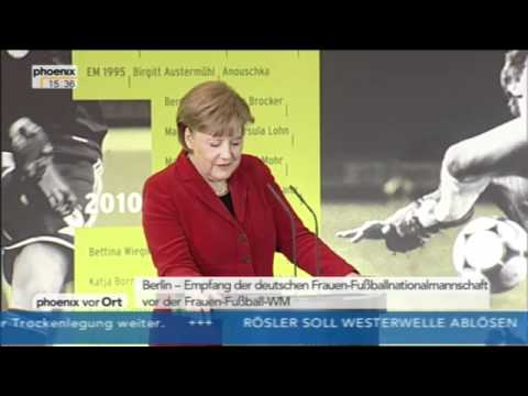 Angela Merkel empfängt die Frauen-Fußballnationalmannschaft