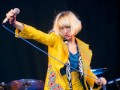 Yeah Yeah Yeahs - Under The  Earth