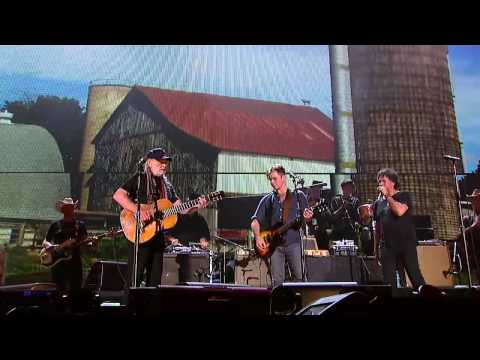 Willie Nelson - Whiskey River (Live at Farm Aid 2014)