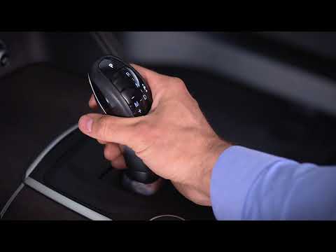 Gear Selector - How to use the shifter for transmission control | 2018 Stelvio | Alfa Romeo