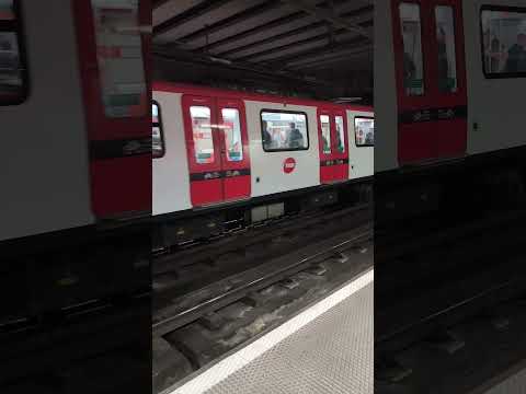 Metro Barcelona L1 Serie 8061 Entrando en Torrassa