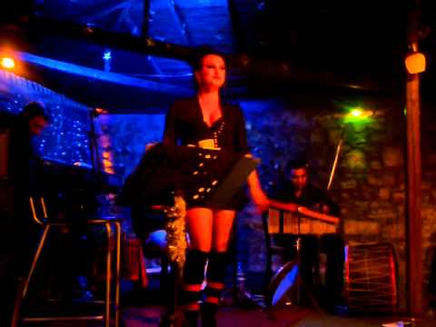 Hande AK - Bir Ben Bir Allah Biliyor