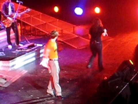 Kelly Clarkson & Eric Hutchinson New Orleans 12/13/09