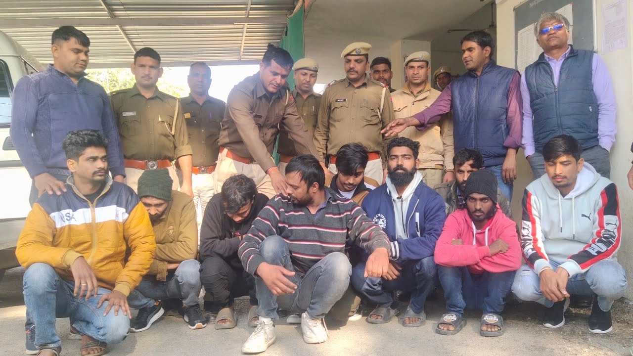 ऑनलाइन सट्टा खेलते पुलिस ने मुख्य आरोपी समेत 9 लोगों को पकड़ा रंगे हाथ, बरामद किया कीमती सामान