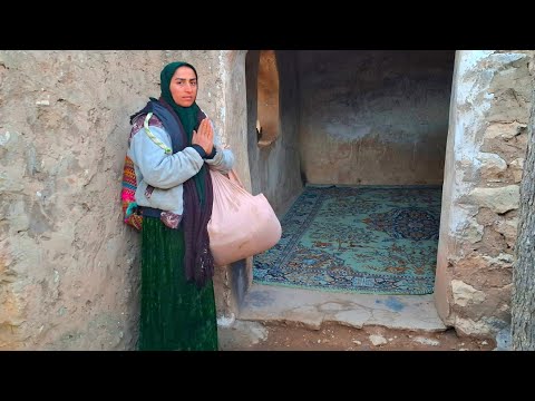 Homeless Mother’s Escape on a Freezing Night | Shelter in an Abandoned Shrine