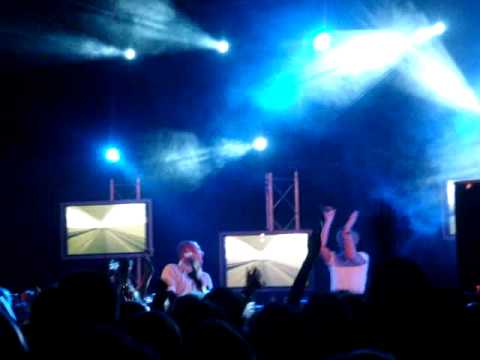 Registrated 2 Launch Party | Regi & Stan Van Samang - Hang On