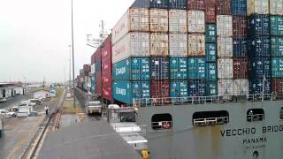 preview picture of video 'Time Lapse of Gatun Locks, Panama Canal'