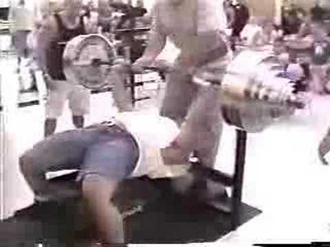 Ryan Kennelly benchpress 600lb/272.5kg x 2 Raw