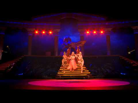 Videoclip de Illusion (Live From Aphrodite/Les Folies) — Kylie Minogue