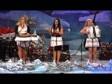 Ansambel Iskrice-V božični noči (v živo)