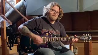 Video thumbnail for Gibson Les Paul Traditional (Blueberry Burst 2018) @George's Attic by George’s Attic Guitar Review