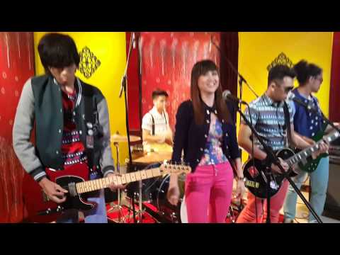 Sakura band setelah hujan
