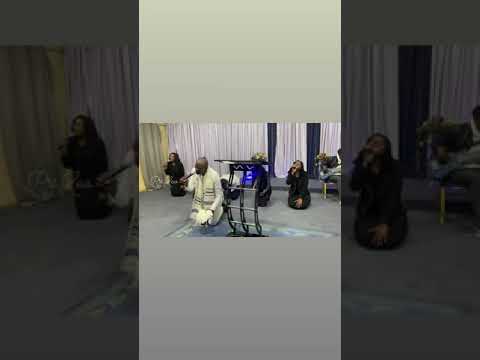 Akulu Kumwamba Amalambila Ambuye - Pst Leo