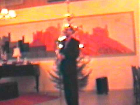 Skolan 1997,Pikkujoulu,Väinö Mustapää sjunger,Eero håller tal,Karppiset spelar mandolin