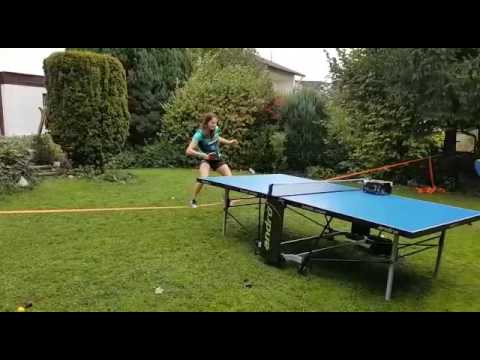 Sabine plays table tennis on a slackline