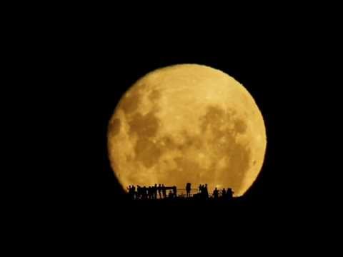 La Aparición De La Luna...