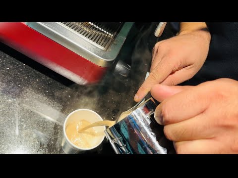 عمل القهوه الحليب على الباريستا