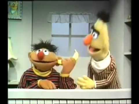 Ernie er zit een banaan in je oor