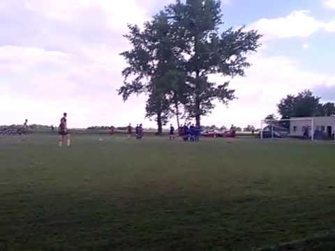 Gol z wolnego w meczu Lzs Nowy Dwór (Kórnica) - Korona Krępa (22.05.13)