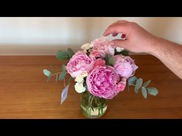 Vídeo relacionado con SOMYTING Flores artificiales, ramo de peonías sintéticas, 4 paquetes de peonías de seda, peonías falsas para boda, fiesta, centro de mesa, decoración del hogar (rosa mezclado)