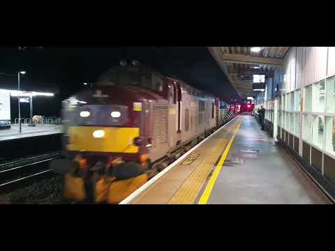WCR 37668 thrashes out of Swindon with 66850 on a delayed RHTT 21/10/22