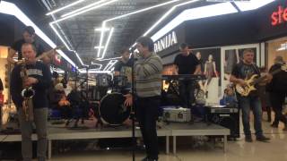 Download lagu Virgilijus Valuntonis ir grupe 'Net Profit' - Tau dangus ant delno mp3