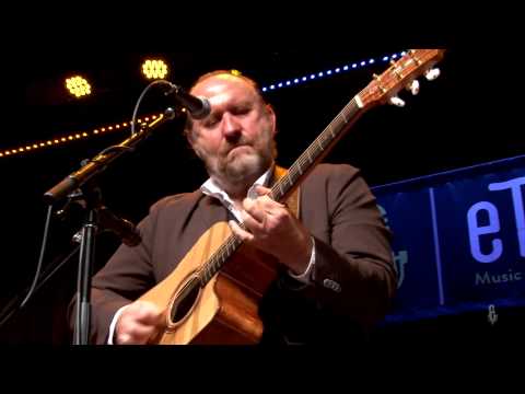 Colin Hay - Overkill (eTown webisode #792)