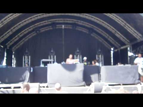 SVEN VATH PLAYS GUY GERBER - BELLY DANCING @ VISION FESTIVAL 2011 (HD)