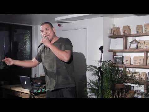 Testament freestyling LIVE at Acoustic Nights @ The Barn Meanwood Leeds 27 11 19