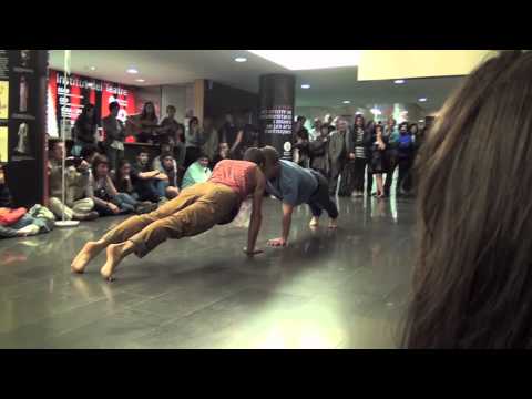 MOVEO Cia - "Tu vas Tomber" Physical Theatre