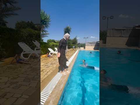 البنات رموني بالمسبح./ماريا الحاج