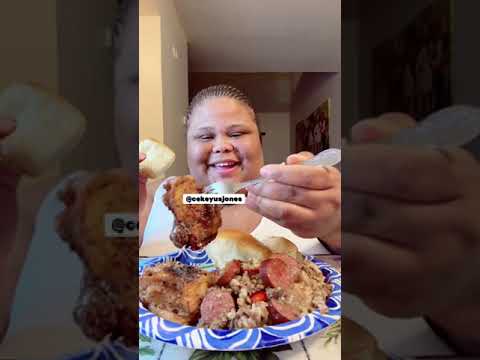 Mrs.Jones🦋Hey y'all  I made us some dirty rice and I did some baked thighs #eatwithcekeyus