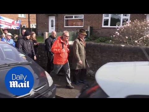 'An outright betrayal' says Nigel Farage at March to Leave protest