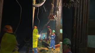 Download lagu KEGIATAN MELAKUKAN PENGEBORAN SUMUR MINYAK DENGAN MENGGUNAKAN RIG BOR mp3 Download lagu KEGIATAN MELAKUKAN PENGEBORAN SUMUR MINYAK DENGAN MENGGUNAKAN RIG BOR mp3