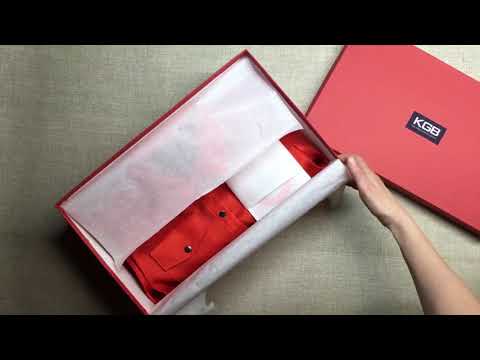 Красный комбинезон из шёлка от KGB. Дизайнеры Галина и Николай Бирюковы.