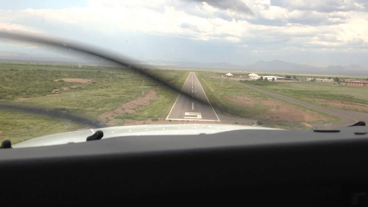 Extreme crosswind landing  - Redbird Redhawk