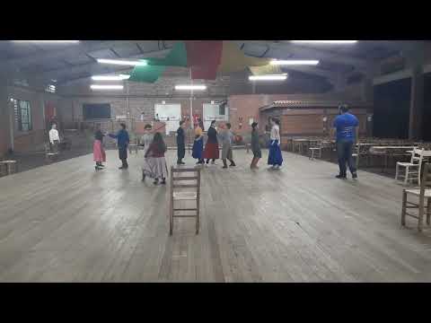 ensaiando com Valentina rancheira de carreirinha dt simpasso. se inscreva.