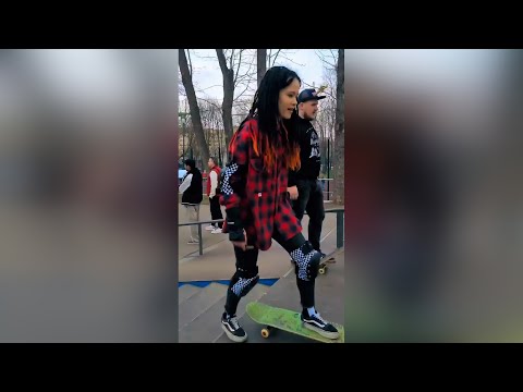 Даша Ставрович и скейт 2