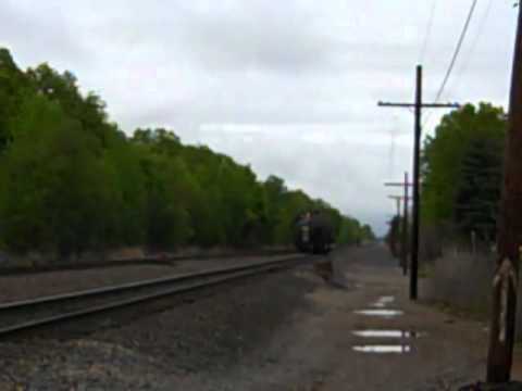CSX #4429 (GP40-2) PULLING 2 TANKERS SWITCHING AND PUSHING INTO YARD