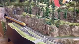 preview picture of video 'Union Pacific City of Los Angeles streamliner passenger train N Scale'